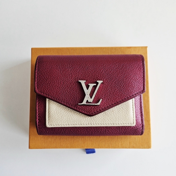 Louis Vuitton Etain & Creme MyLockMe Trifold Compact Wallet - Picture 10 of 10